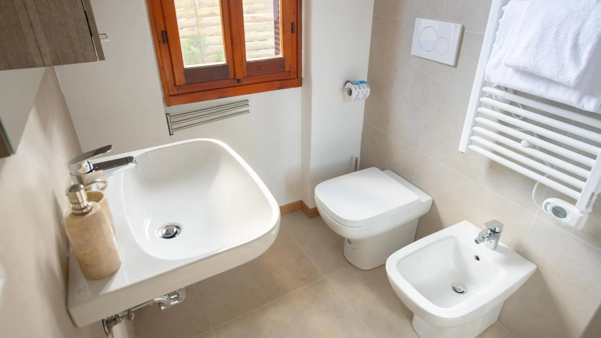 Water'S Edge Cabin Меццегра 0*,  Италия